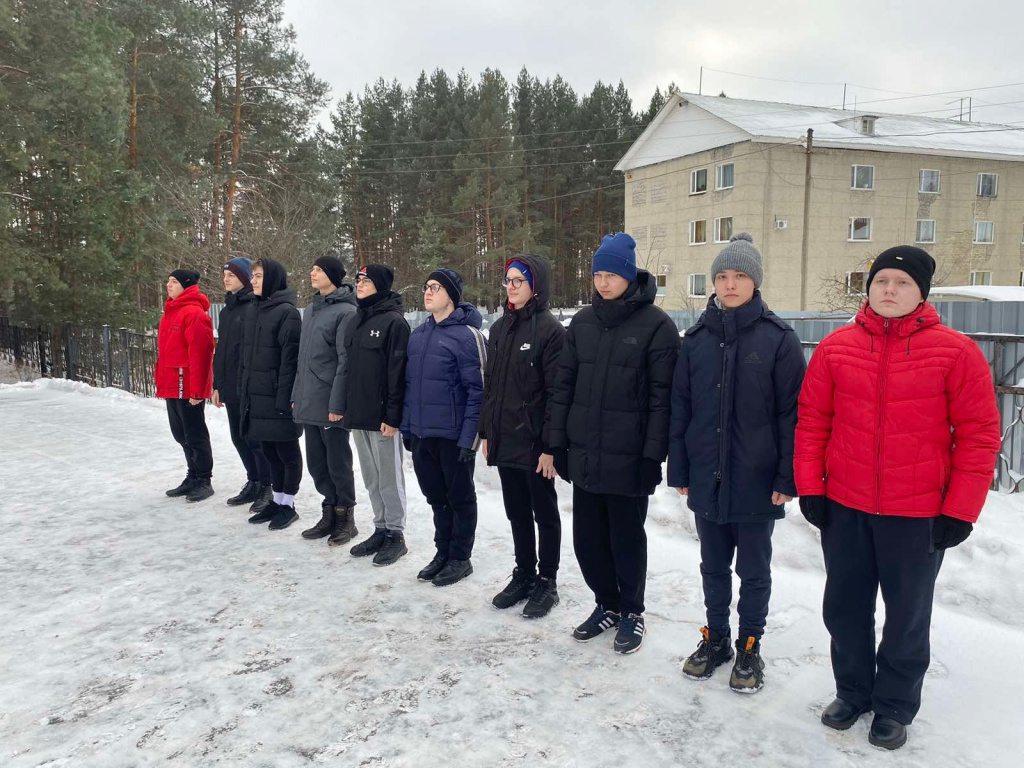 Школьники Саранска проходят учебные сборы по основам военной службы |  01.12.2023 | Саранск - БезФормата